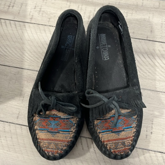 Minnetonka moccasins with tread - Picture 4 of 8